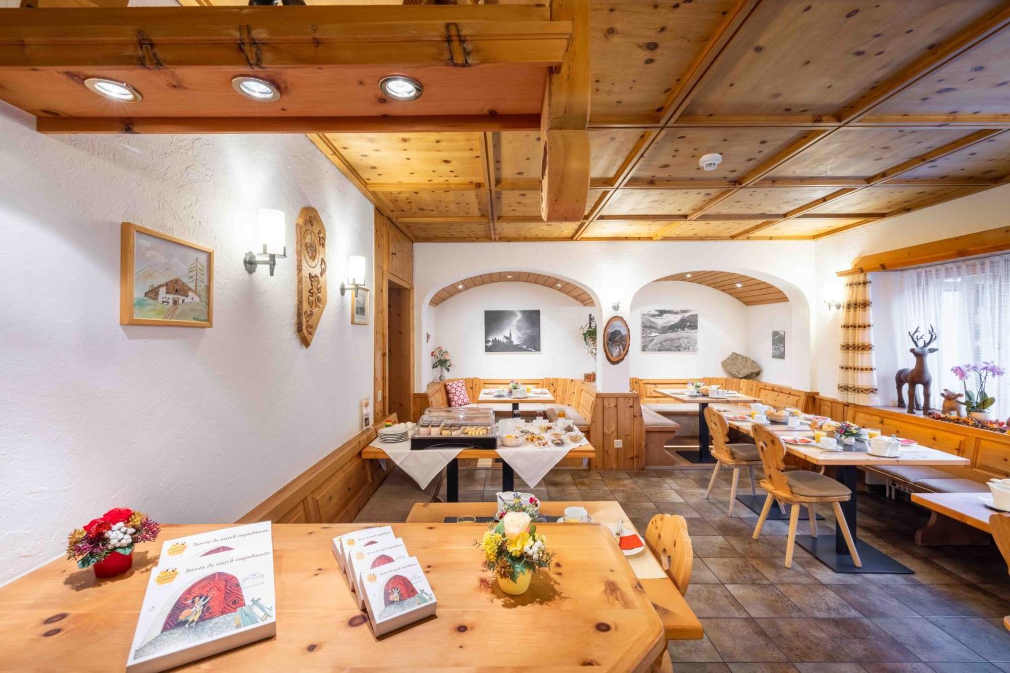 Garni Alpenrose - Grusaida Scuol Bagian luar foto