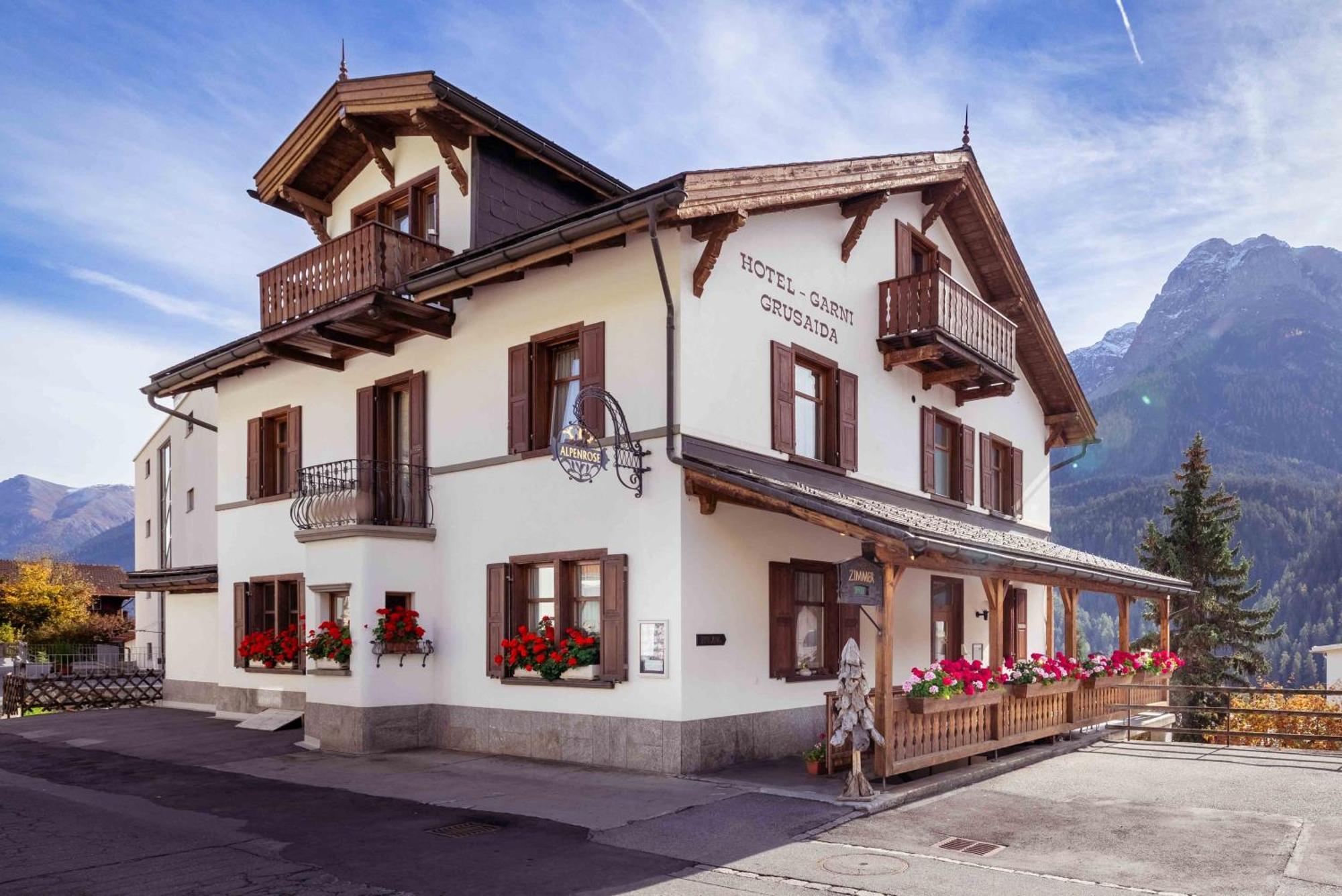 Garni Alpenrose - Grusaida Scuol Bagian luar foto