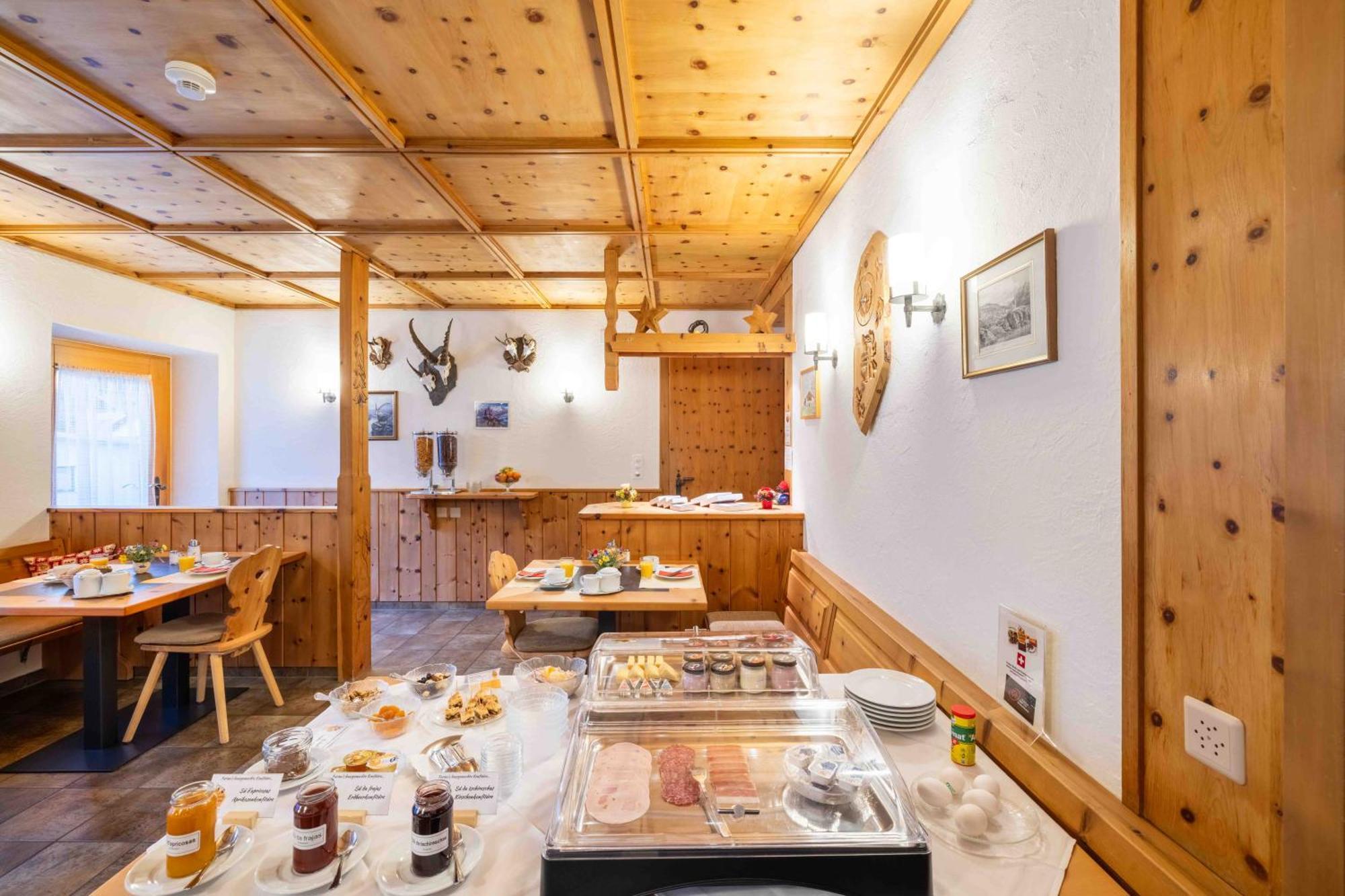 Garni Alpenrose - Grusaida Scuol Bagian luar foto